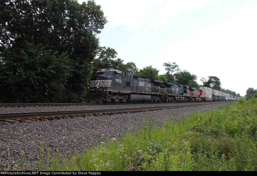 NS 9800 on the point of train 21C